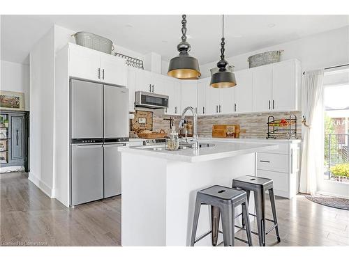 211-3710 Main Street, Niagara Falls, ON - Indoor Photo Showing Kitchen With Upgraded Kitchen