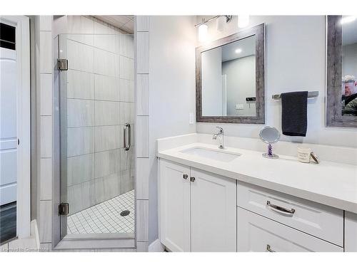 49 Aberdeen Avenue, Mount Hope, ON - Indoor Photo Showing Bathroom