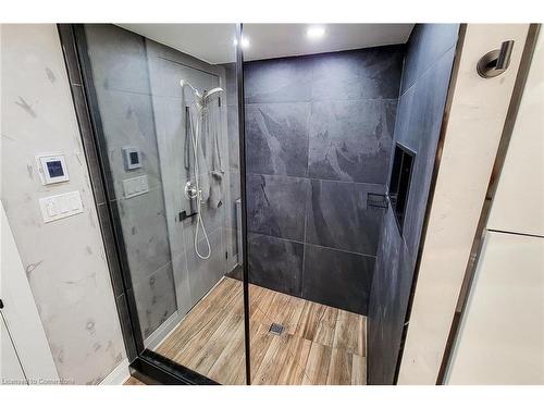 49 Aberdeen Avenue, Mount Hope, ON - Indoor Photo Showing Bathroom