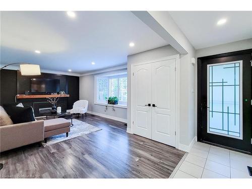 49 Aberdeen Avenue, Mount Hope, ON - Indoor Photo Showing Living Room