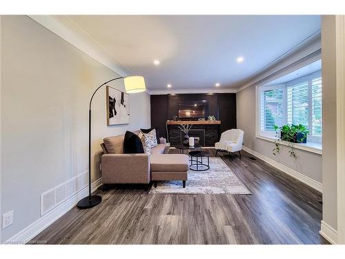 49 Aberdeen Avenue, Mount Hope, ON - Indoor Photo Showing Living Room