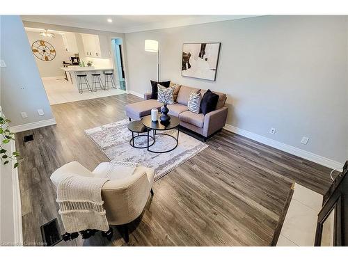 49 Aberdeen Avenue, Mount Hope, ON - Indoor Photo Showing Living Room