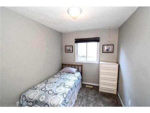 4502 Cedarbrook Lane, Beamsville, ON - Indoor Photo Showing Bedroom