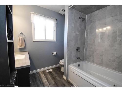 4502 Cedarbrook Lane, Beamsville, ON - Indoor Photo Showing Bathroom