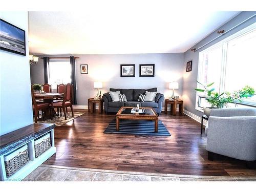 4502 Cedarbrook Lane, Beamsville, ON - Indoor Photo Showing Living Room