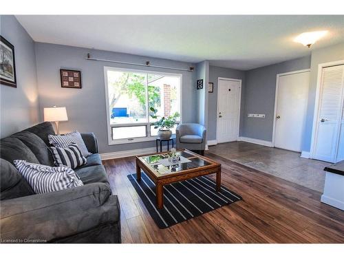 4502 Cedarbrook Lane, Beamsville, ON - Indoor Photo Showing Living Room