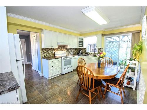 4502 Cedarbrook Lane, Beamsville, ON - Indoor Photo Showing Dining Room