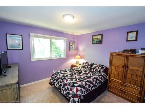 4502 Cedarbrook Lane, Beamsville, ON - Indoor Photo Showing Bedroom