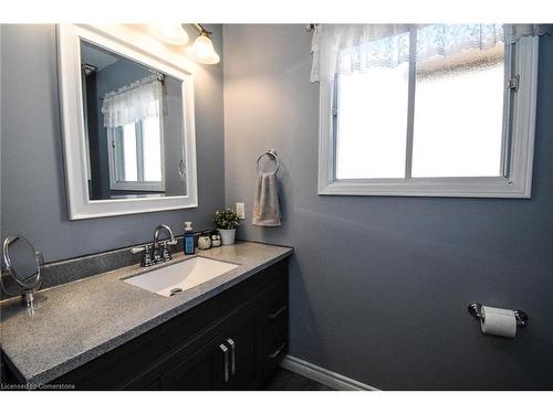 4502 Cedarbrook Lane, Beamsville, ON - Indoor Photo Showing Bathroom