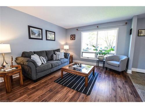 4502 Cedarbrook Lane, Beamsville, ON - Indoor Photo Showing Living Room