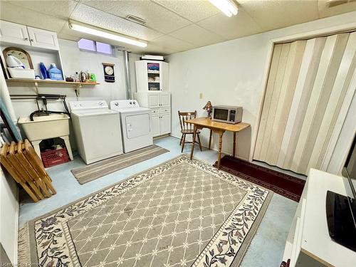 4502 Cedarbrook Lane, Beamsville, ON - Indoor Photo Showing Laundry Room