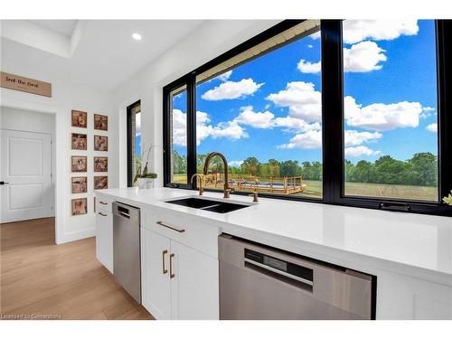 266 York Road, Caledonia, ON - Indoor Photo Showing Kitchen With Double Sink