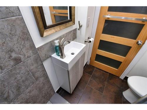 86 Graham Avenue S, Hamilton, ON - Indoor Photo Showing Bathroom