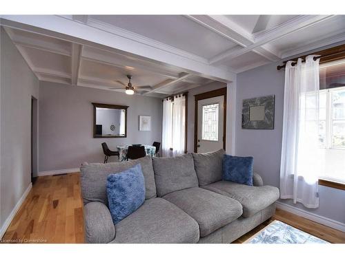 86 Graham Avenue S, Hamilton, ON - Indoor Photo Showing Living Room