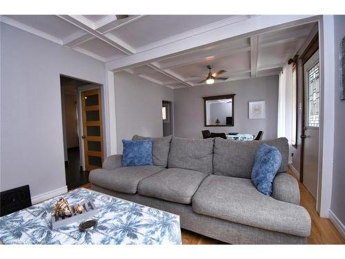 86 Graham Avenue S, Hamilton, ON - Indoor Photo Showing Living Room