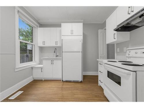 6 Ben Lomond Place, Hamilton, ON - Indoor Photo Showing Kitchen