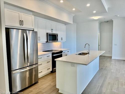 101-1880 Gordon Street, Guelph, ON - Indoor Photo Showing Kitchen With Stainless Steel Kitchen With Double Sink With Upgraded Kitchen