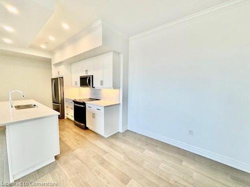 101-1880 Gordon Street, Guelph, ON - Indoor Photo Showing Kitchen