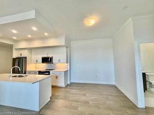 101-1880 Gordon Street, Guelph, ON - Indoor Photo Showing Kitchen