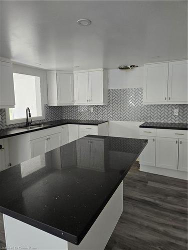 3721 Mathewson Avenue, Fort Erie, ON - Indoor Photo Showing Kitchen With Double Sink With Upgraded Kitchen