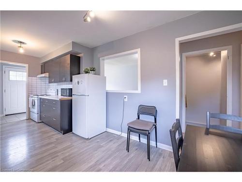 25 Lampman Crescent, Thorold, ON - Indoor Photo Showing Kitchen