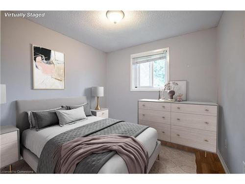 25 Lampman Crescent, Thorold, ON - Indoor Photo Showing Bedroom