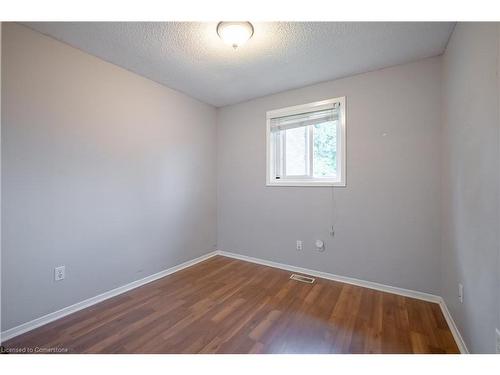 25 Lampman Crescent, Thorold, ON - Indoor Photo Showing Other Room