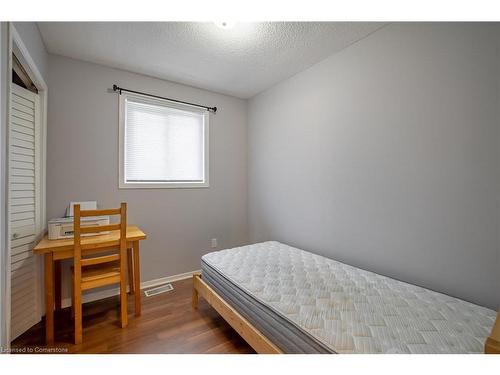 25 Lampman Crescent, Thorold, ON - Indoor Photo Showing Other Room