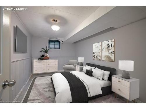 25 Lampman Crescent, Thorold, ON - Indoor Photo Showing Bedroom