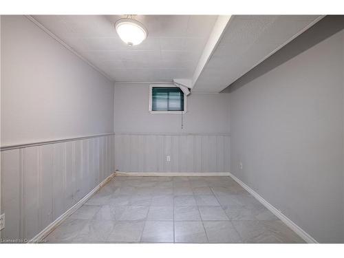 25 Lampman Crescent, Thorold, ON - Indoor Photo Showing Other Room