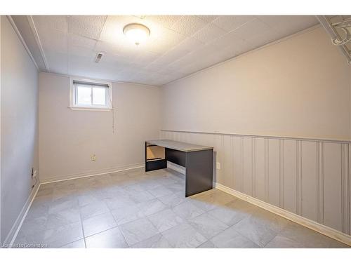 25 Lampman Crescent, Thorold, ON - Indoor Photo Showing Other Room