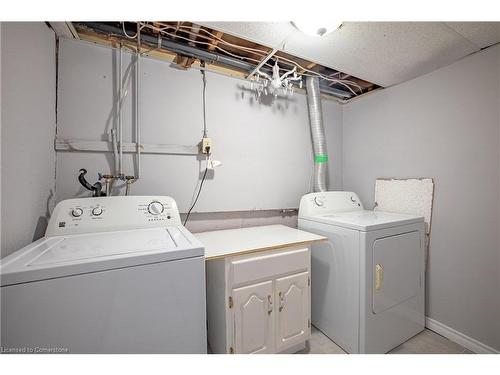 25 Lampman Crescent, Thorold, ON - Indoor Photo Showing Laundry Room