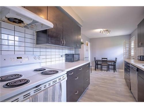 25 Lampman Crescent, Thorold, ON - Indoor Photo Showing Kitchen