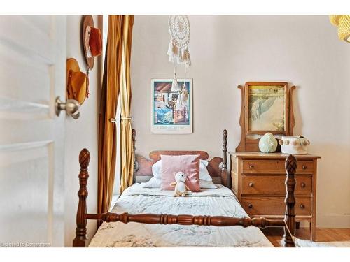 120 Gibson Avenue, Hamilton, ON - Indoor Photo Showing Bedroom