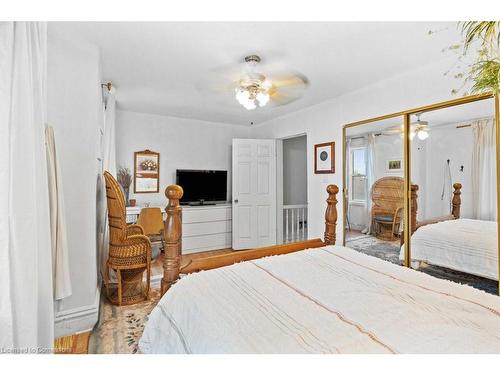 120 Gibson Avenue, Hamilton, ON - Indoor Photo Showing Bedroom