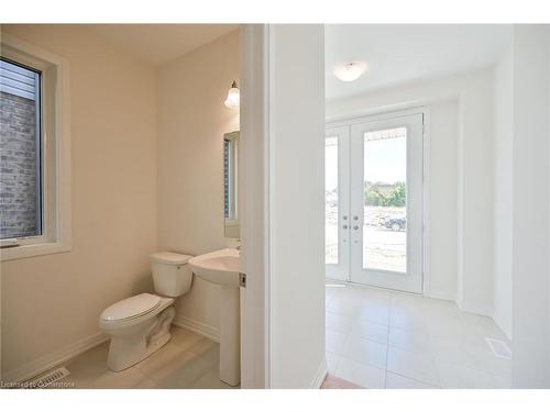 377 Provident Way, Hamilton, ON - Indoor Photo Showing Bathroom