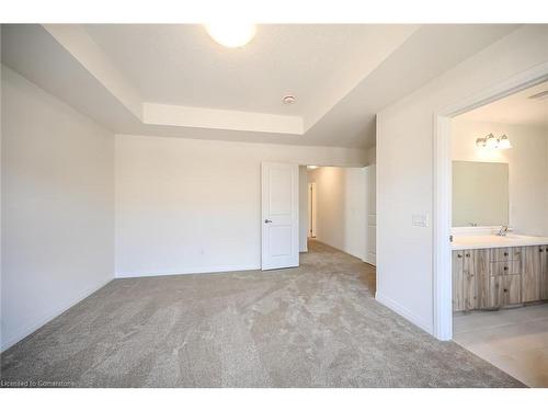 377 Provident Way, Hamilton, ON - Indoor Photo Showing Other Room