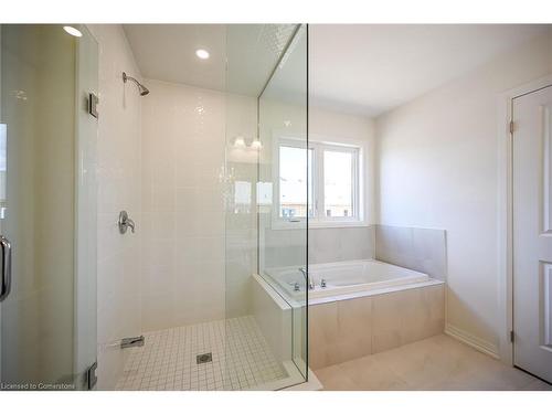 377 Provident Way, Hamilton, ON - Indoor Photo Showing Bathroom