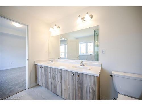 377 Provident Way, Hamilton, ON - Indoor Photo Showing Bathroom