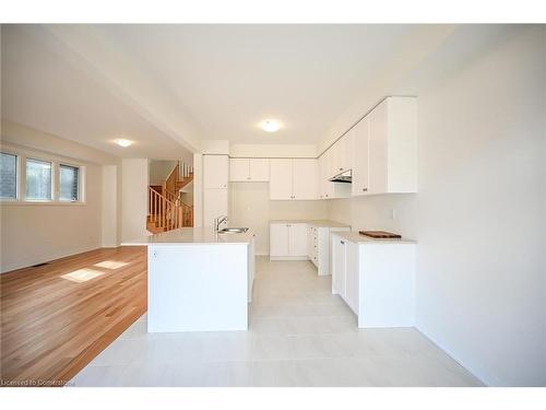 377 Provident Way, Hamilton, ON - Indoor Photo Showing Kitchen