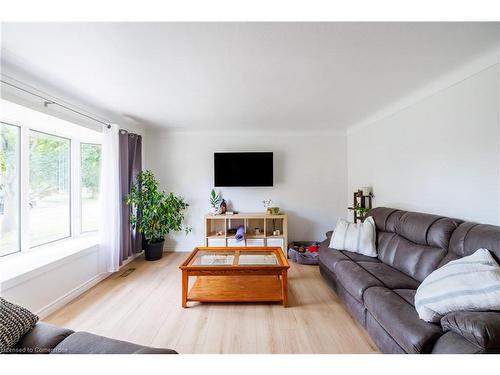 148 Cleary Avenue, Dunnville, ON - Indoor Photo Showing Living Room