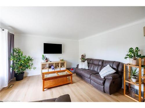 148 Cleary Avenue, Dunnville, ON - Indoor Photo Showing Living Room