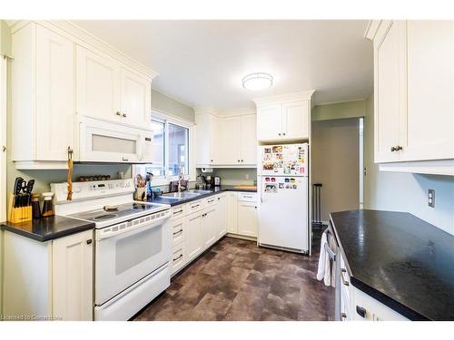 148 Cleary Avenue, Dunnville, ON - Indoor Photo Showing Kitchen