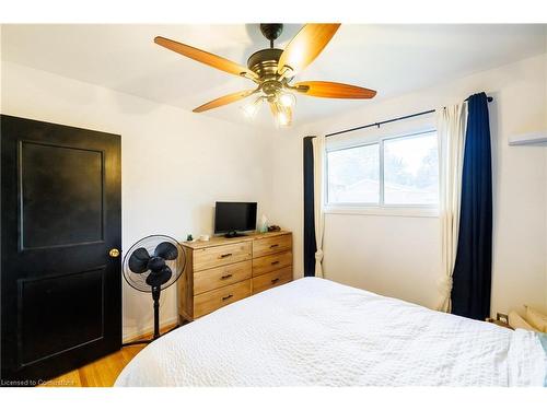 148 Cleary Avenue, Dunnville, ON - Indoor Photo Showing Bedroom