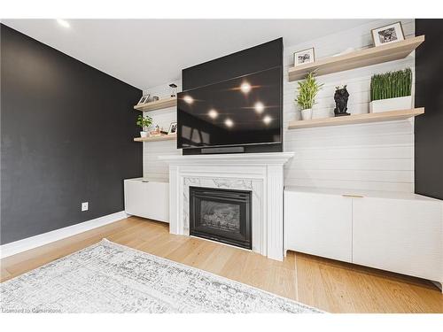 14 Dolphin Place, Hamilton, ON - Indoor Photo Showing Living Room With Fireplace