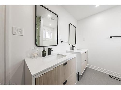 14 Dolphin Place, Hamilton, ON - Indoor Photo Showing Laundry Room