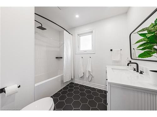 14 Dolphin Place, Hamilton, ON - Indoor Photo Showing Bathroom