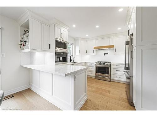 14 Dolphin Place, Hamilton, ON - Indoor Photo Showing Kitchen With Stainless Steel Kitchen With Upgraded Kitchen