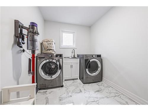 14 Dolphin Place, Hamilton, ON - Indoor Photo Showing Laundry Room