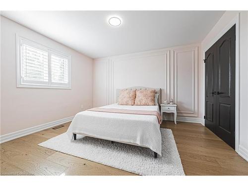 14 Dolphin Place, Hamilton, ON - Indoor Photo Showing Bedroom